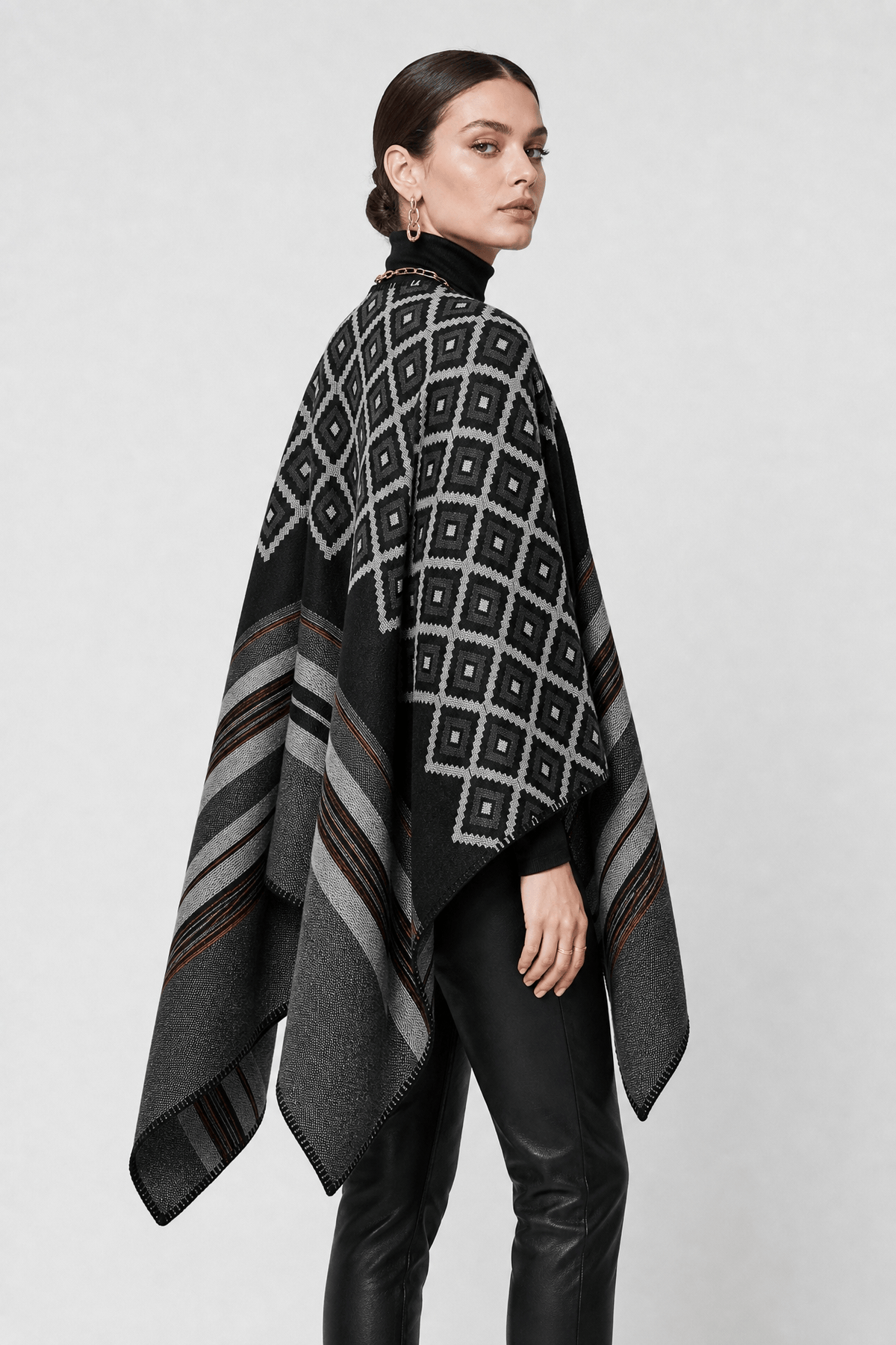 Cape Ceinturée Noire Femme