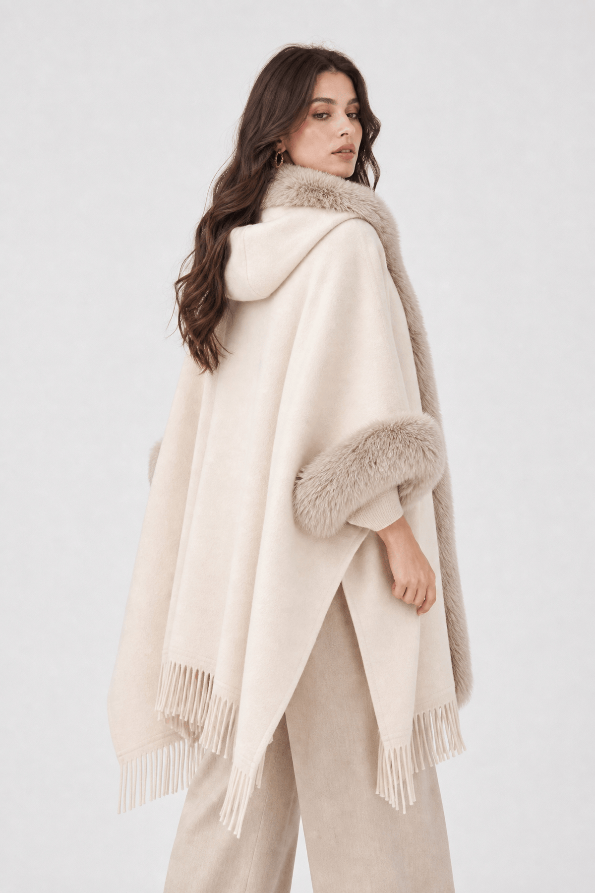 Cape Femme Capuche Fourrure Beige