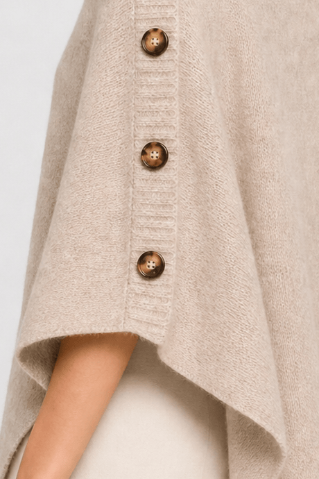 Cape Femme Beige à Boutons