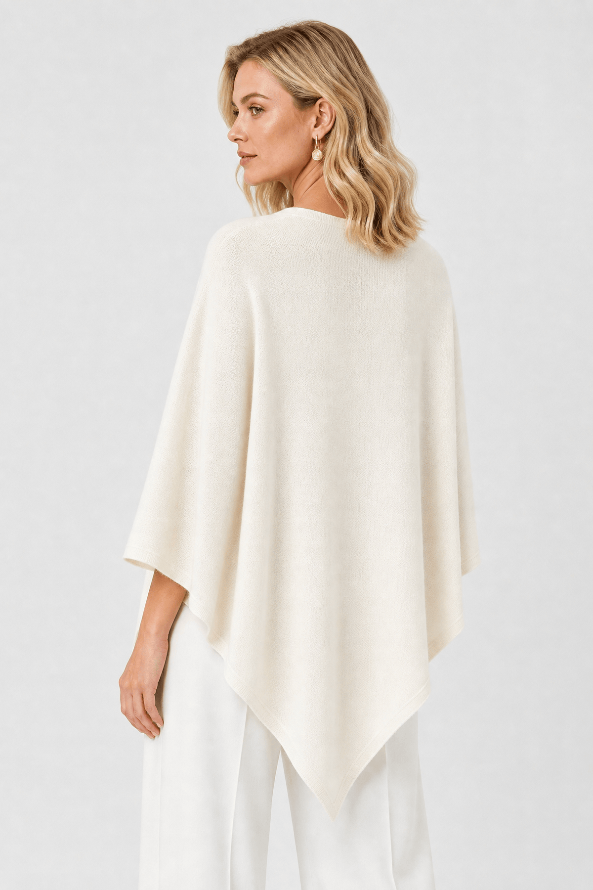 Cape Femme Blanche en Laine