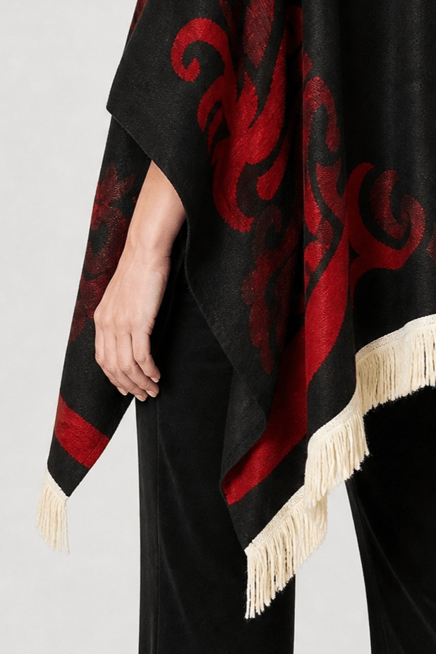 Cape Femme Noire à Franges